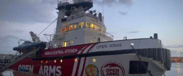 Le toghe pro-migranti colpiscono ancora: Open Arms viola le norme Piantedosi e il giudice la assolve