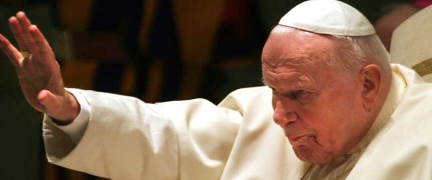 “È il Papa con cui sono cresciuta”: Meloni ricorda Wojtyla a 21 anni dalla morte: “La forza del suo sguardo”