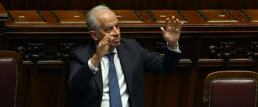 Piantedosi in Aula: “I rimpatri volontari esistono da 10 anni. Anche la Ue li incoraggia, andremo fino in fondo”