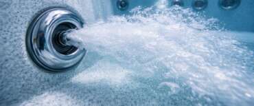 Pasqua tragica a Rimini: ragazzino risucchiato dalla pompa di una piscina in una Spa. E’ in coma