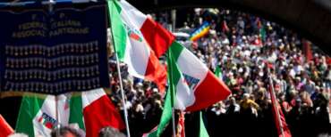 Un dettaglio della manifestazione per il 25 aprile a Roma