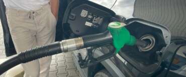 Caro-carburanti, il governo proroga il taglio delle accise fino al 22 maggio: il decreto del Mef, promessa mantenuta