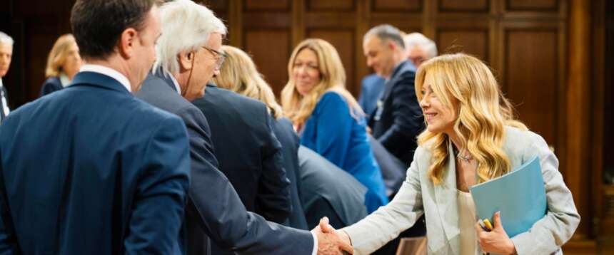 Cdm e caro carburanti, gli autotrasportatori sospendono il fermo dopo l’incontro col governo: ecco le misure che li hanno convinti