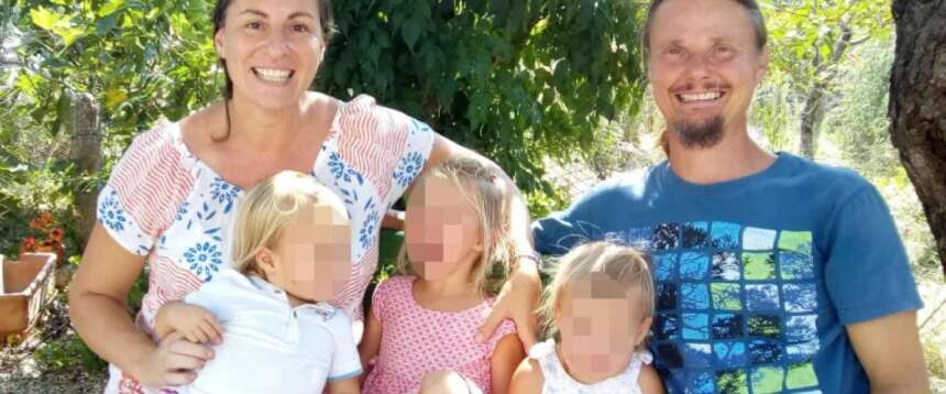 Famiglia nel bosco, una dei piccoli ricoverata in ospedale per una crisi respiratoria. La mamma non può essere sempre con lei