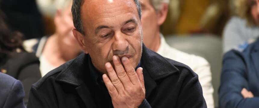 Finisce ufficialmente oggi l’era di Mimmo Lucano come sindaco di Riace: Arriva la comunicazione della Corte d’Appello sulla sua decadenza che parla di «abuso dei poteri» e «violazione dei doveri»