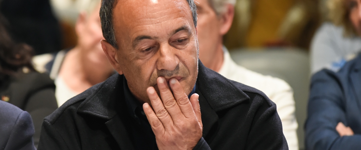riace cala il sipario sull8217era lucano e sulla narrazione di sinistra il sindaco decaduto per sentenza la fascia tricolore passa al vice da Secoloditalia.it riace cala il sipario sull8217era lucano e sulla narrazione di sinistra il sindaco decaduto per sentenza la fascia tricolore passa al vice