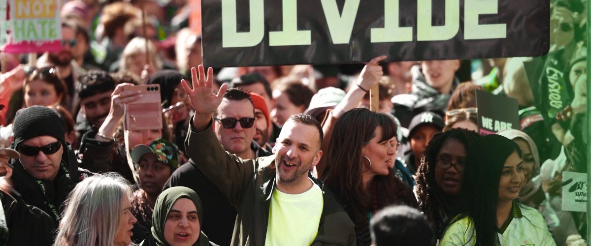 le camicie verdi marciano su londra ecco il green party il nuovo frankenstein della sinistra britannica da Secoloditalia.it le camicie verdi marciano su londra ecco il green party il nuovo frankenstein della sinistra britannica