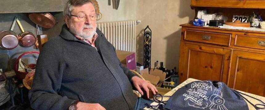 Guccini, il cantautore disilluso che ammette di nutrirsi di tv “trash”