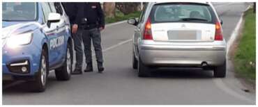 Soccorre un cane in strada, ma era una trappola. Accoltellata e rapinata: grave una 54enne a Lodi