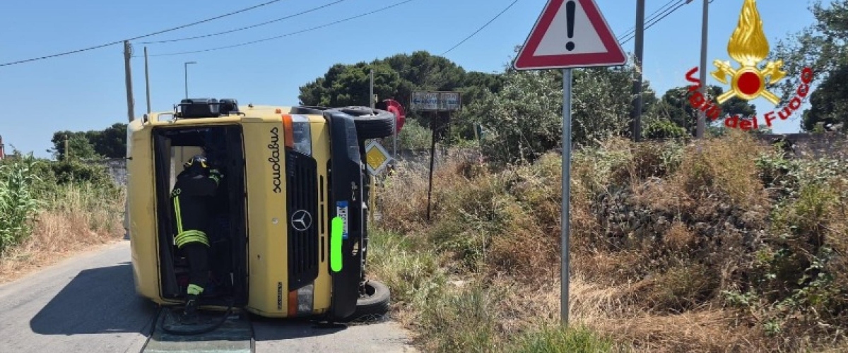 scuolabus con bambini si ribalta dopo lo scontro con un suv a mazara del vallo 19 feriti da Secoloditalia.it scuolabus con bambini si ribalta dopo lo scontro con un suv a mazara del vallo 19 feriti