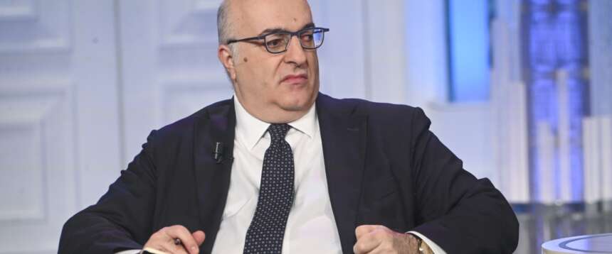 Minacce anarchiche a Mario Sechi, direttore di “Libero”. Indignazione e solidarietà dal governo