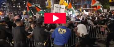 Delirio a New York: pro-Pal tentano di assaltare una sinagoga e feriscono un agente. Mamdani non commenta