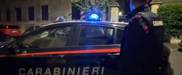 Paura a Reggio Emilia, immigrato marocchino senza fissa dimora e tossicodipendente si scaglia contro i carabinieri al grido di “Allah Akbar”