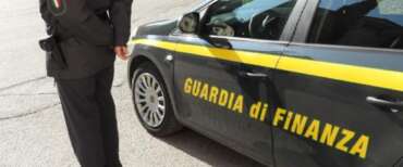 Bologna, 35enne russo beccato mentre provava a portare a Mosca beni di lusso violando l’embargo della guerra