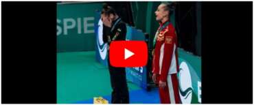 Da profuga in Italia a campionessa: chi è Sofia, la ginnasta ucraina che ha contestato l’inno russo (video)