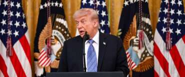 Trump frena sull’escalation in Iran e blocca l’assalto: “Grandi progressi su un accordo definitivo”