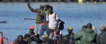 Buco milionario a Benevento: fondi per l’accoglienza spesi in brand di lusso. FdI: il business dei migranti è finito