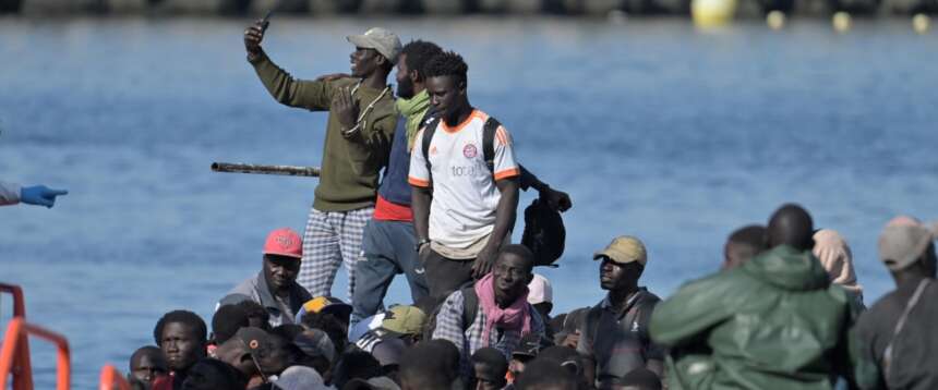 Buco milionario a Benevento: fondi per l’accoglienza spesi in brand di lusso. FdI: il business dei migranti è finito