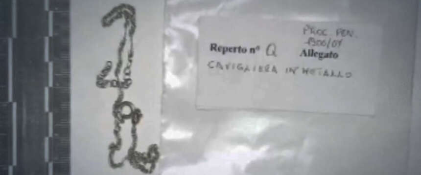 Garlasco, il giallo della cavigliera di Chiara Poggi. Stasi: “A Londra non l’aveva, poi spuntò fuori…”