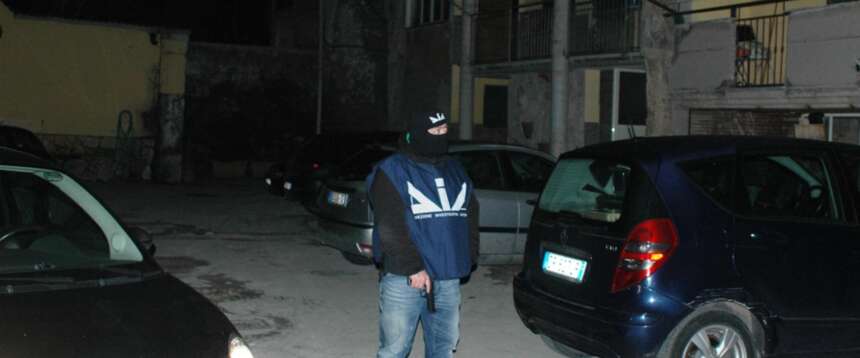 Retata anti-camorra contro i “Panzarottari”, affiliati al feroce clan Moccia: 23 persone in carcere