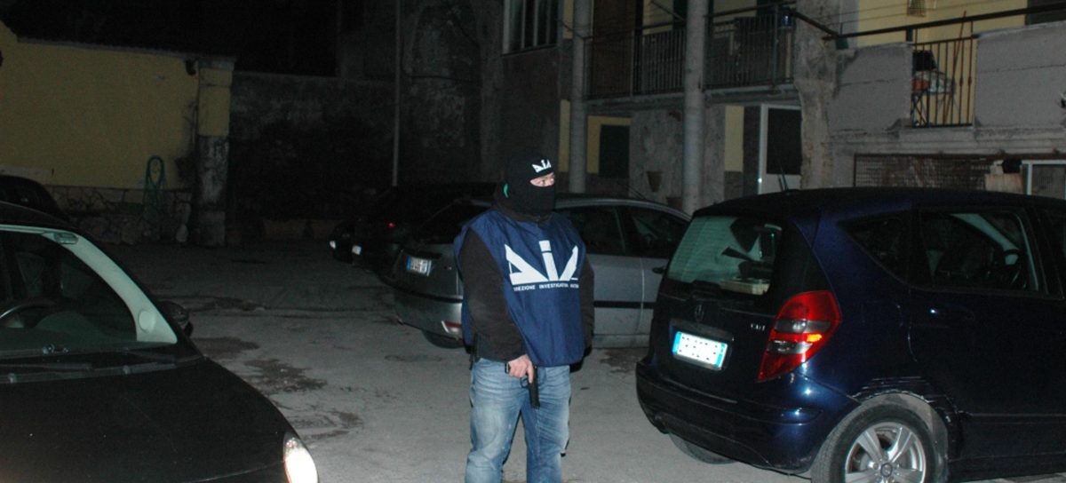 retata anti camorra contro i panzarottari affiliati al feroce clan moccia 23 persone in carcere da Secoloditalia.it retata anti camorra contro i panzarottari affiliati al feroce clan moccia 23 persone in carcere
