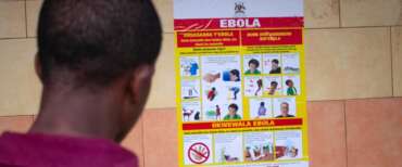 Una foto d’archivio relativa a una precedente epidemia di Ebola in Africa