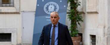 Col governo Meloni 1,2 milioni nuovi posti di lavoro in 1.288 giorni. Fazzolari fa il conto: «Quasi 1.000 in più al giorno»