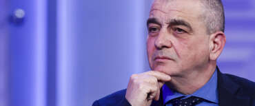 Economia, Fazzolari zittisce i grillini: “Nel mio dossier cifre vere, ci critica chi ha sfasciato i conti con i superbonus”