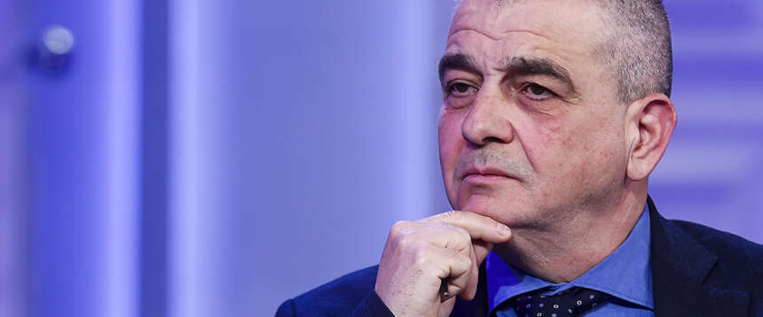 Economia, Fazzolari zittisce i grillini: “Nel mio dossier cifre vere, ci critica chi ha sfasciato i conti con i superbonus”
