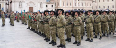 L’Esercito italiano cambia pelle (e divisa): arriva la mimetica più grigia, droni come fucili e una super squadra “sotterranea”