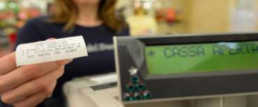 Guerra ai furbetti del fisco, il record della Meloni: 100 milioni di scontrini in più dopo l’unione di Pos e casse