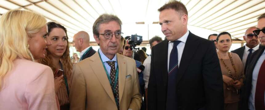 Il ministro Francesco Lollobrigida con il presidente di Assoenologi Riccardo Cotarella in una foto d’archivio