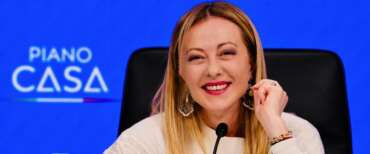 La premier Giorgia Meloni illustra il Piano Casa