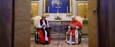 Il Papa in preghiera con l’Arcivescovo di Canterbury Sarah Mullally