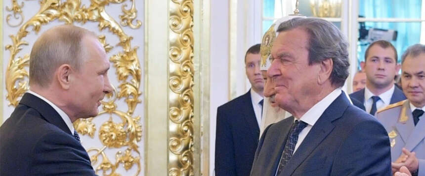Schroeder mediatore tra Russia e Ucraina? La Ue lo boccia subito: “Troppo vicino a Putin”