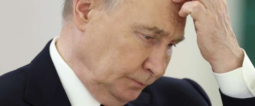 Clamoroso annuncio di Putin dopo la parata più povera: “La guerra sta finendo, pronti a parlare con la Ue”