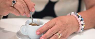Avvelena la moglie con la candeggina nel caffè: arrestato un uomo a Pistoia