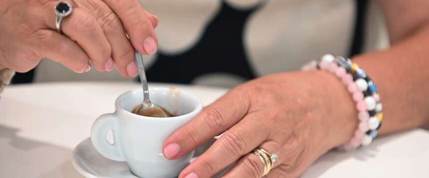Avvelena la moglie con la candeggina nel caffè: arrestato un uomo a Pistoia