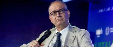 Valditara: «Il Parlamento approvi il divieto dei social ai minori, il caso dell’11enne di Trapani non sarebbe successo 20 anni fa»