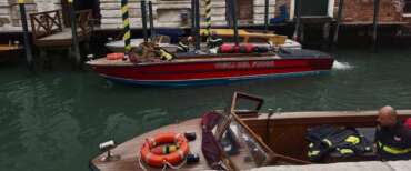 Venezia, tre giovani in acqua all’alba: morto un ventenne a San Polo