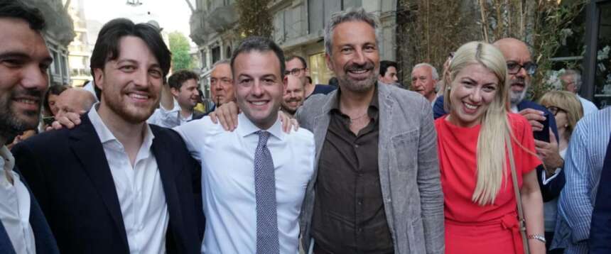 Al centro, il nuovo sindaco di Venezia Simone Venturini