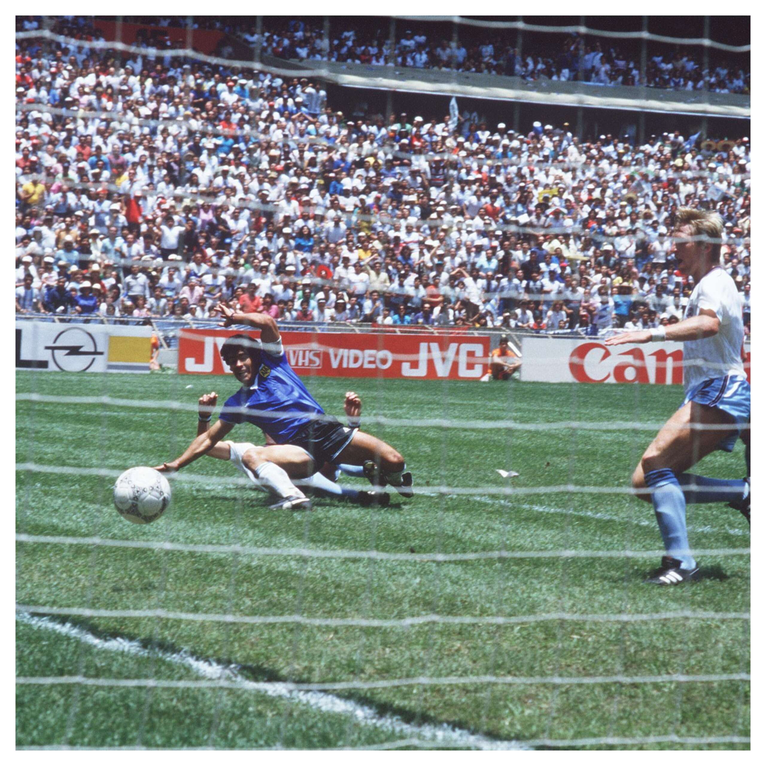il gol del secolo e la mano de dios quarant8217anni fa il gesto politico che consacr242 maradona nel mondo da Secoloditalia.it il gol del secolo e la mano de dios quarant8217anni fa il gesto politico che consacr242 maradona nel mondo