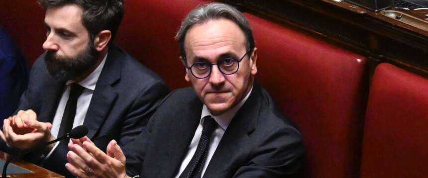 Bonelli rottama il nome “Campo largo” per escludere Renzi: “Meglio chiamarci Alleanza per la pace…”