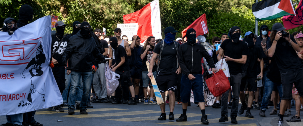 g7 ginevra messa a ferro e fuoco la sinistra antagonista scatena il caos insieme ai black bloc da Secoloditalia.it g7 ginevra messa a ferro e fuoco la sinistra antagonista scatena il caos insieme ai black bloc