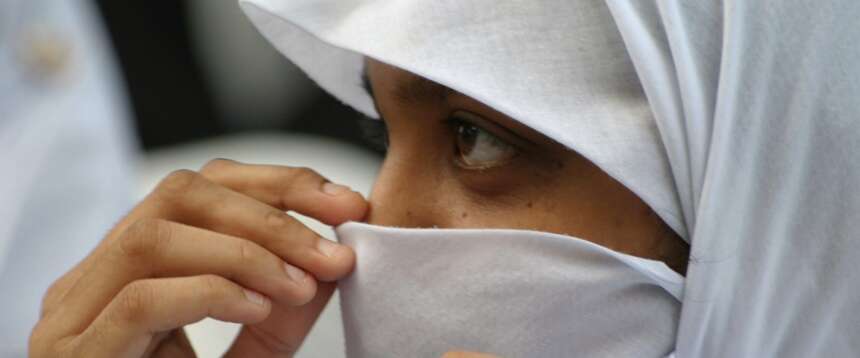«Non porti il burqa? Ti ammazziamo», dodicenne accerchiata e minacciata dagli islamici a Livorno