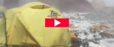 Everest come una discarica: la denuncia video di un’alpinista documenta la montagna di rifiuti