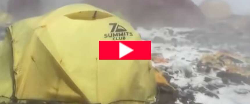 Everest come una discarica: la denuncia video di un’alpinista documenta la montagna di rifiuti
