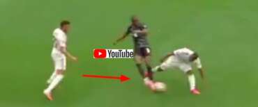 Intervento killer, gamba spaccata a Koné (video). Il calciatore del Sassuolo esce in lacrime