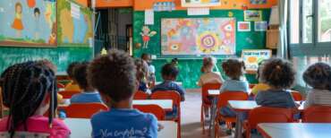 Bambini legati alle sedie e scotch sulla bocca: condannata a 4 anni la maestra di una scuola elementare