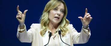 Meloni da Confcommercio: “Questo è il tempo dell’Italia”. E zittisce i gufi e i fan della patrimoniale